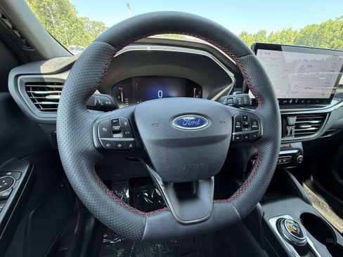 Used 2023 Ford Escape ST-Line w/ Tech Pack #1 AWD/4WD image 13