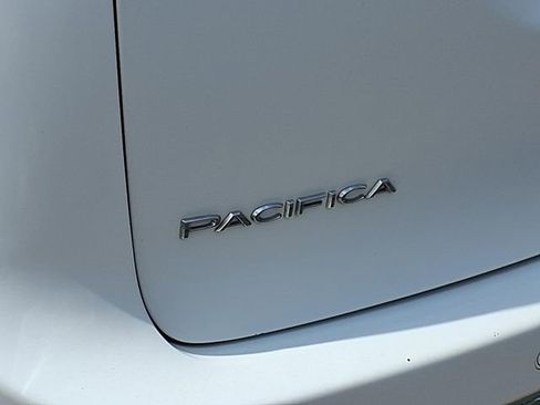 Used 2019 Chrysler Pacifica Limited FWD image 30