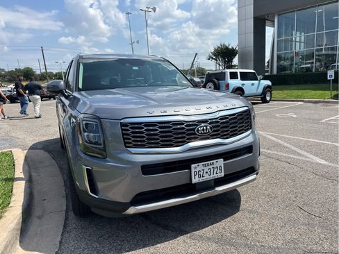Used 2021 Kia Telluride EX w/ EX Premium Package image 3