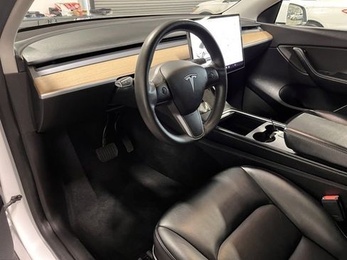 Used 2021 Tesla Model Y Long Range image 18