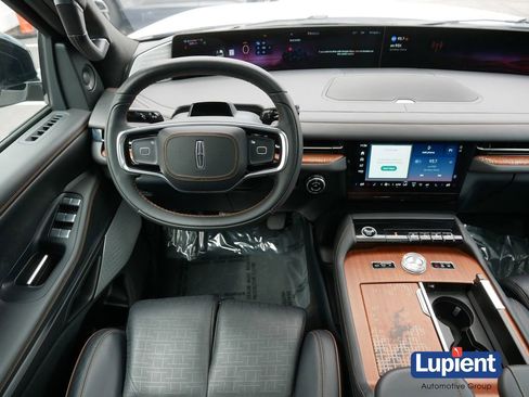 Used 2025 Lincoln Navigator Black Label AWD/4WD image 18