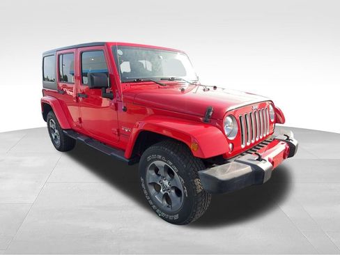 Used 2018 Jeep Wrangler Unlimited Sahara w/ Connectivity Group AWD/4WD image 40