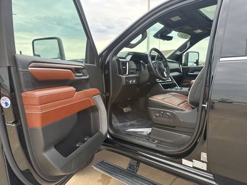 Used 2024 GMC Sierra 2500 Denali Ultimate AWD/4WD image 11