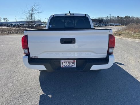 Used 2022 Toyota Tacoma SR image 8
