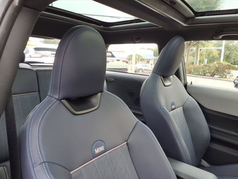 Used 2025 MINI Cooper 2-Door Hardtop image 18