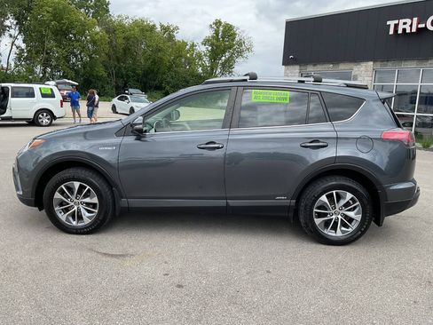 Used 2018 Toyota RAV4 XLE w/ Convenience Package AWD/4WD image 3