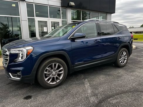 Used 2023 GMC Terrain SLT AWD/4WD image 2