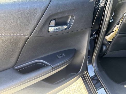 Used 2017 Honda Accord Sport image 10