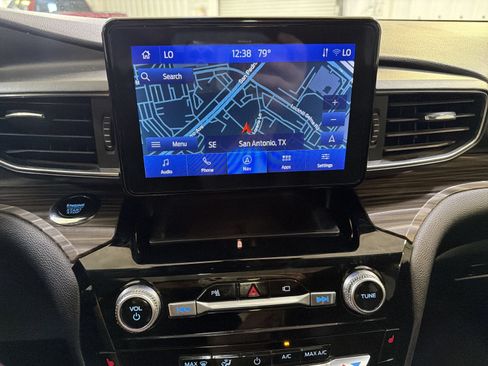 Used 2022 Ford Explorer Limited w/ Equipment Group 301A RWD image 19