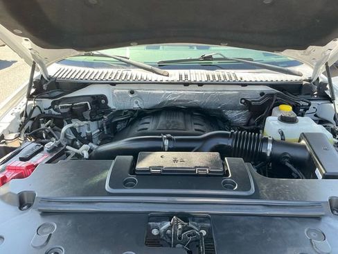 Used 2016 Ford Expedition XLT w/ Equipment Group 202A AWD/4WD image 20