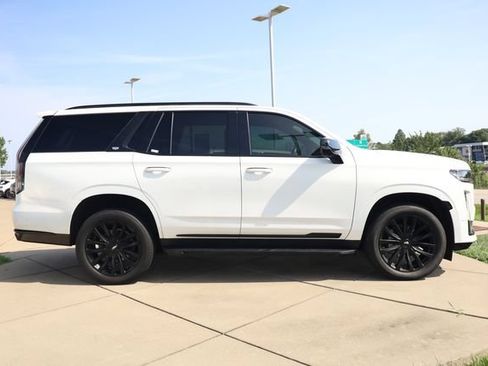 Used 2023 Cadillac Escalade Premium Luxury AWD/4WD image 3