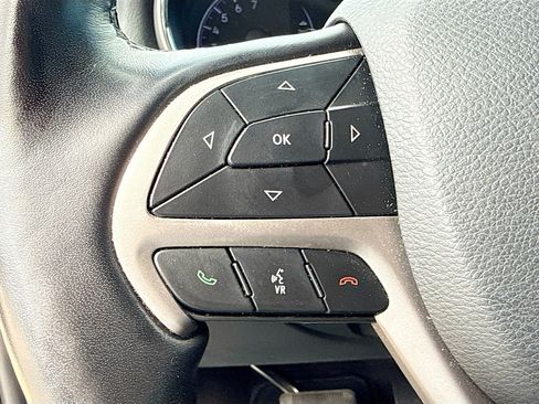 Used 2021 Jeep Grand Cherokee Laredo X RWD image 35