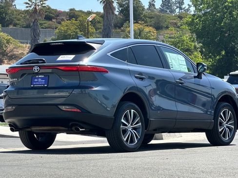 Used 2023 Toyota Venza LE AWD/4WD image 3