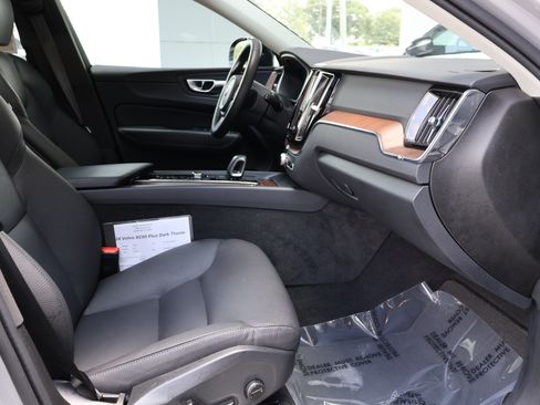 Used 2024 Volvo XC60 B5 Plus AWD/4WD image 29
