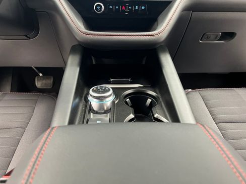 Used 2025 Ford Explorer ST-Line w/ ST-Line Street Pack image 44