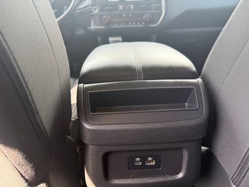 Used 2024 Nissan Pathfinder S FWD image 16