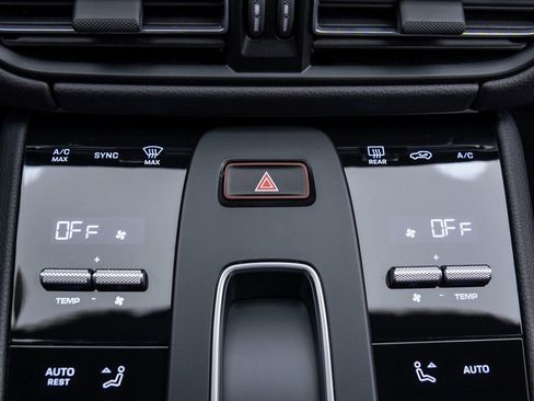 Used 2025 Porsche Macan image 25