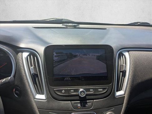 Used 2021 Chevrolet Malibu LS FWD image 11