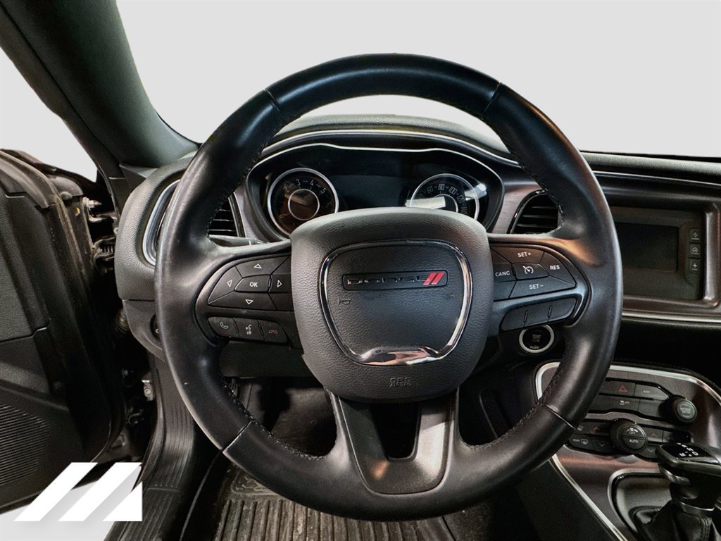 Used 2015 Dodge Challenger SXT RWD image 11