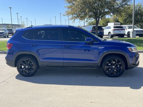 Used 2024 Volkswagen Taos SE image 11