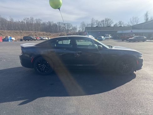 Used 2018 Dodge Charger SXT w/ Blacktop Package RWD image 9