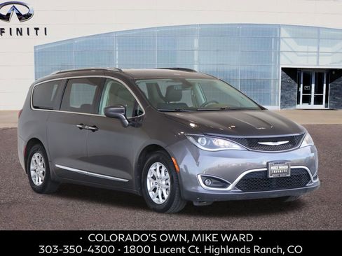 Used 2020 Chrysler Pacifica Touring-L image 9