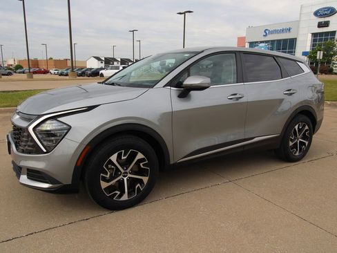 Used 2024 Kia Sportage EX FWD image 17