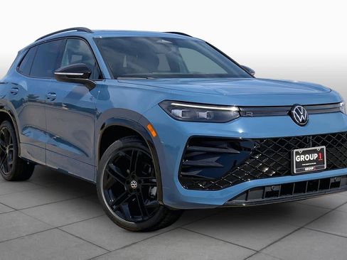 New 2026 Volkswagen Tiguan SE R-Line FWD image 2