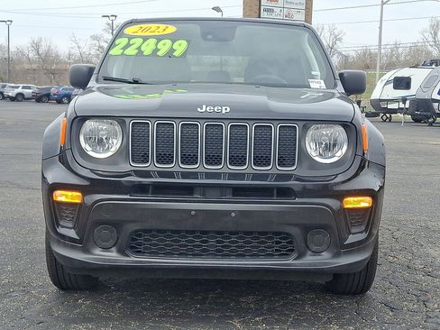 Used 2023 Jeep Renegade Latitude AWD/4WD image 28