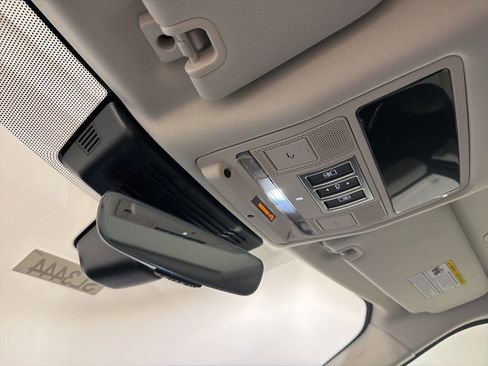New 2026 Land Rover Discovery Dynamic SE AWD/4WD image 18