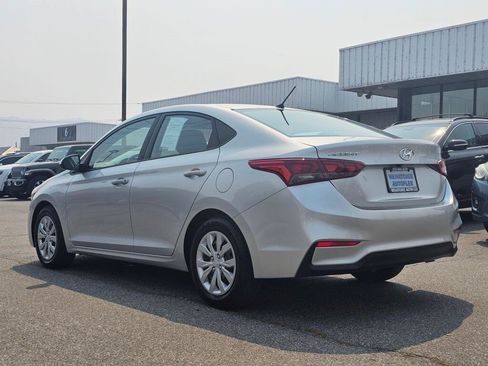 Used 2020 Hyundai Accent SE FWD image 3