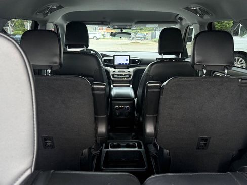 Used 2021 Ford Explorer XLT w/ Equipment Group 202A AWD/4WD image 35