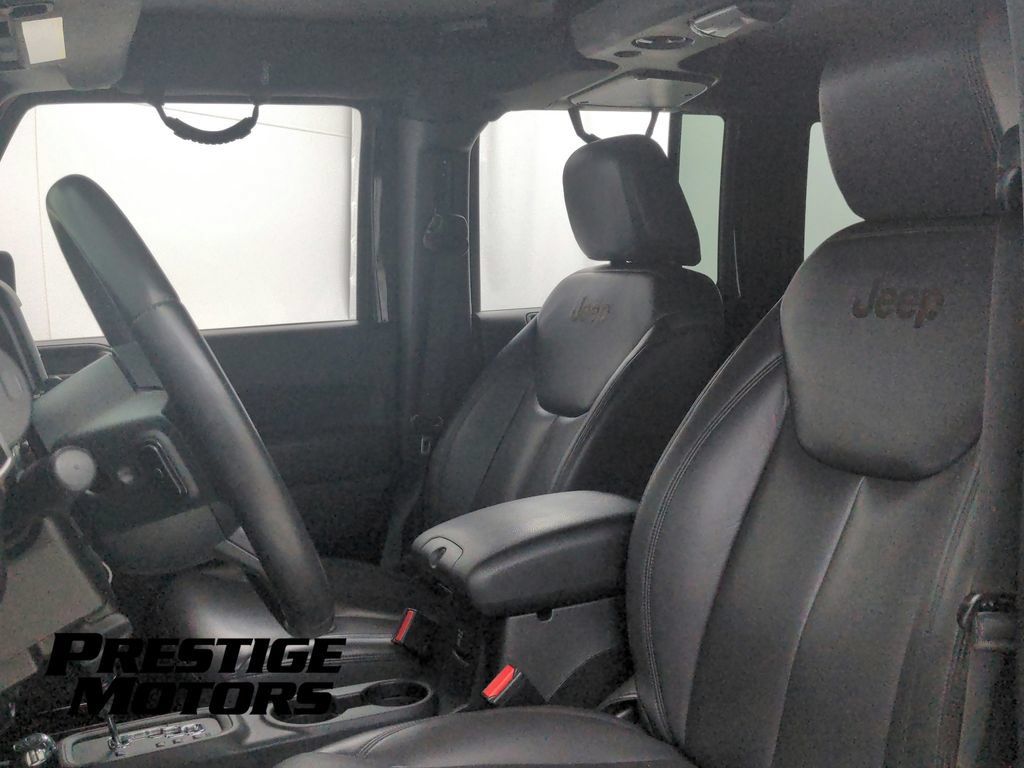 Used 2015 Jeep Wrangler Unlimited Rubicon w/ Connectivity Group AWD/4WD image 14