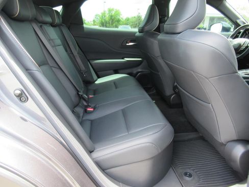 Used 2023 Toyota Crown AWD/4WD image 32