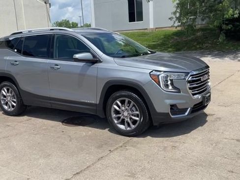 Used 2023 GMC Terrain SLT AWD/4WD image 2