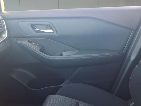 Used 2025 Nissan Rogue SV image 22