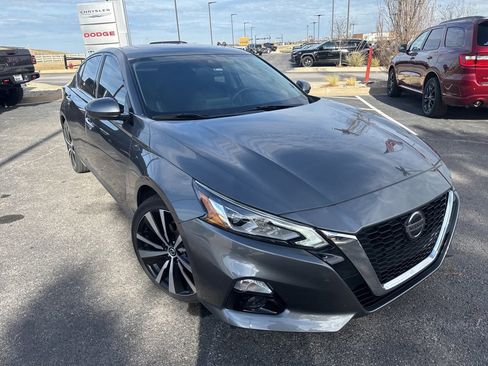 Used 2019 Nissan Altima 2.5 Platinum image 8