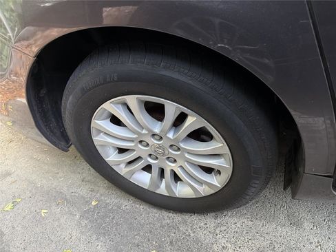 Used 2015 Toyota Sienna XLE w/ XLE Navigation Package image 8