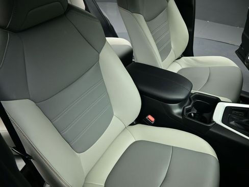 Used 2020 Toyota RAV4 XLE Premium image 24