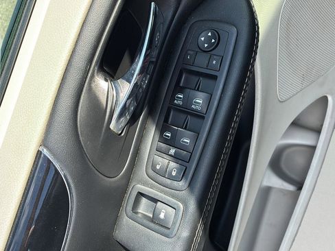 Used 2018 Dodge Grand Caravan SXT FWD image 12