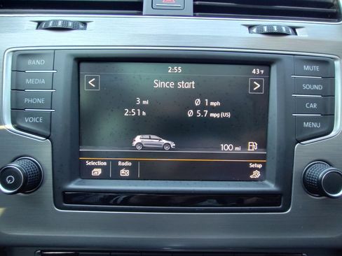 Used 2016 Volkswagen Golf SE image 29