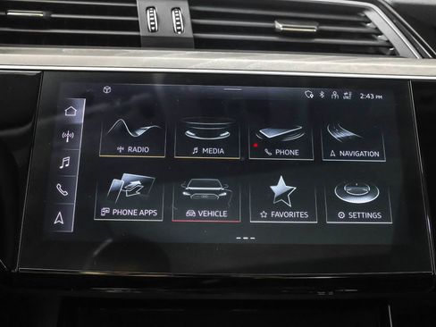 Used 2023 Audi e-tron Premium image 30