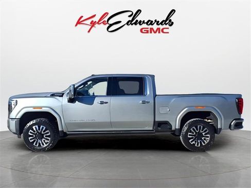 Used 2024 GMC Sierra 2500 Denali Ultimate image 8