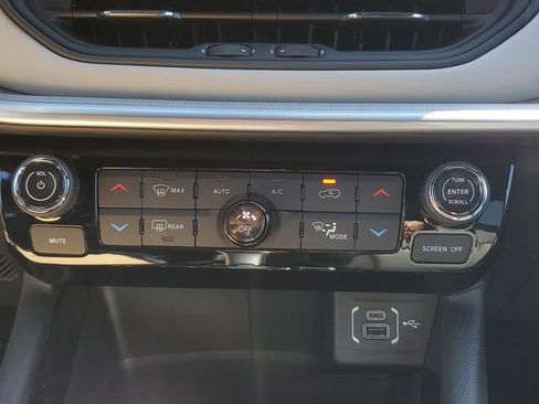 New 2026 Jeep Compass Limited image 30