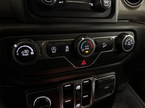 Used 2018 Jeep Wrangler Unlimited Sport S image 15