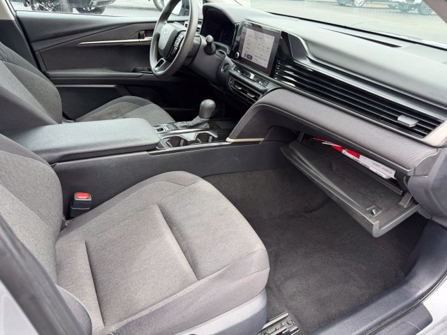 Used 2025 Toyota Camry LE FWD image 39