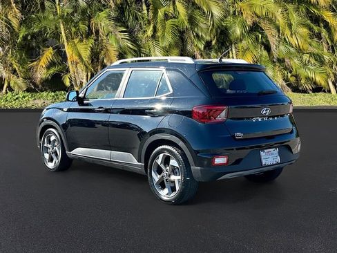 Used 2025 Hyundai Venue SEL FWD image 7