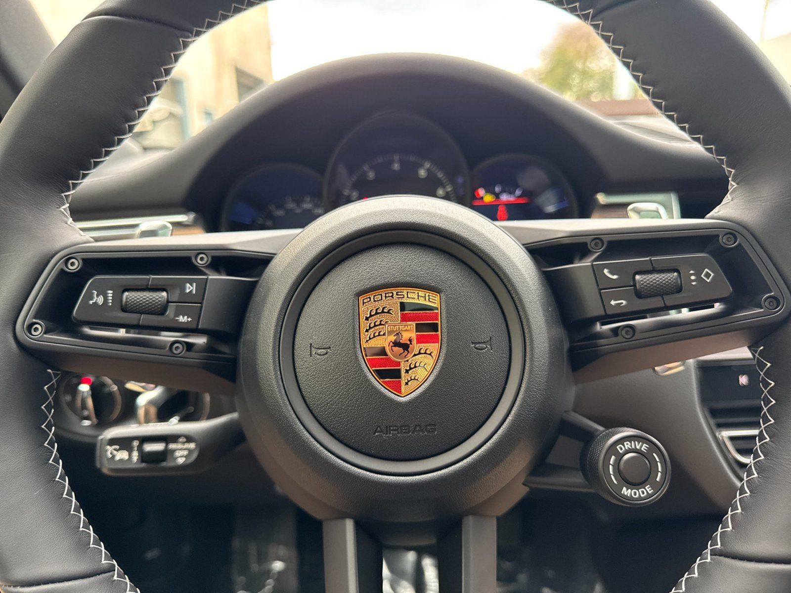 Certified 2026 Porsche Macan Turbo AWD/4WD image 28
