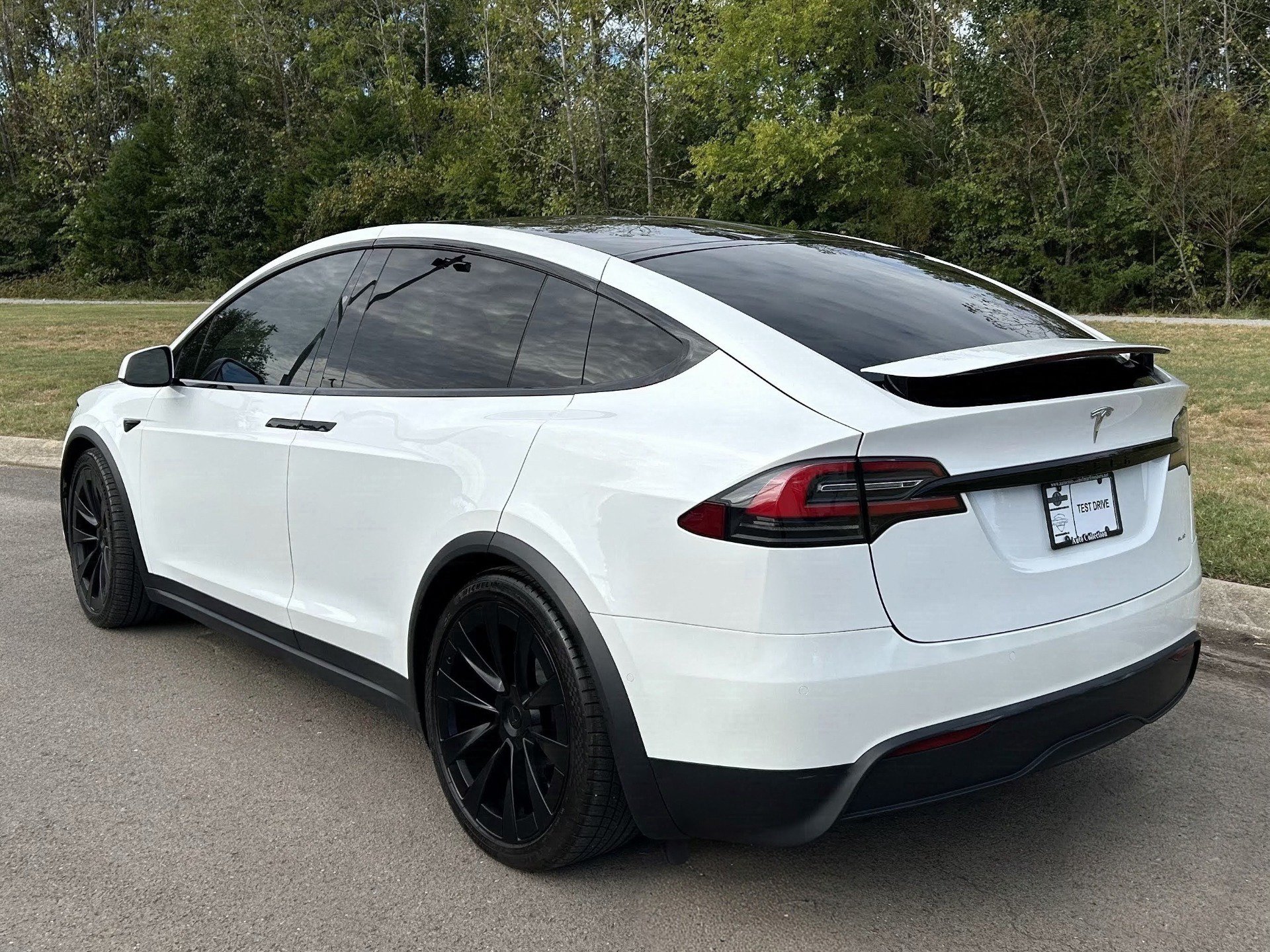 Used 2022 Tesla Model X Plaid AWD/4WD image 3