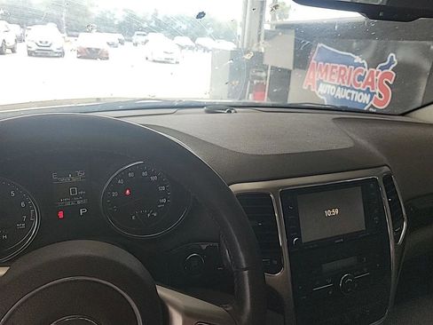 Used 2011 Jeep Grand Cherokee Laredo image 6